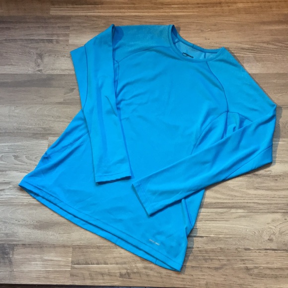 Patagonia Tops - Patagonia Capilene 3 top, turquoise, sz M